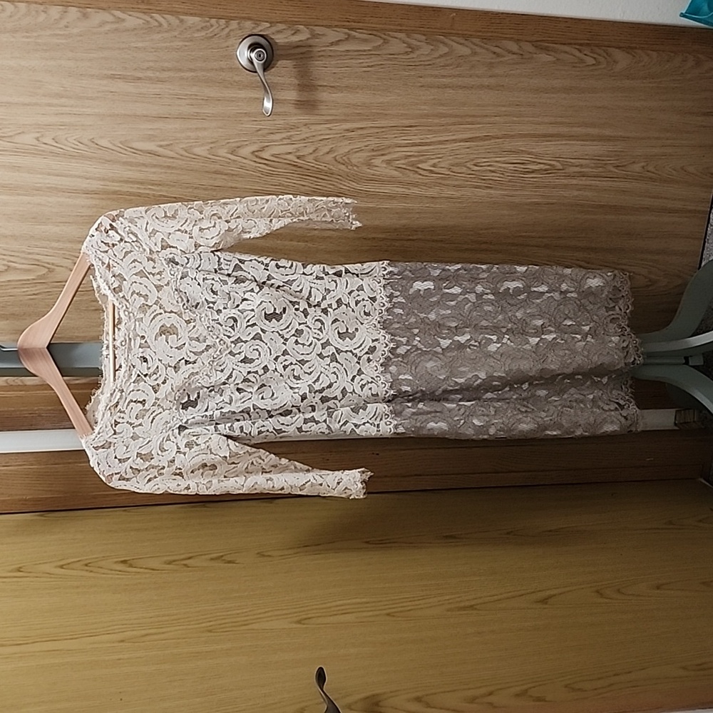 Women's Tadashi Shoji knee length lace dress - size 0